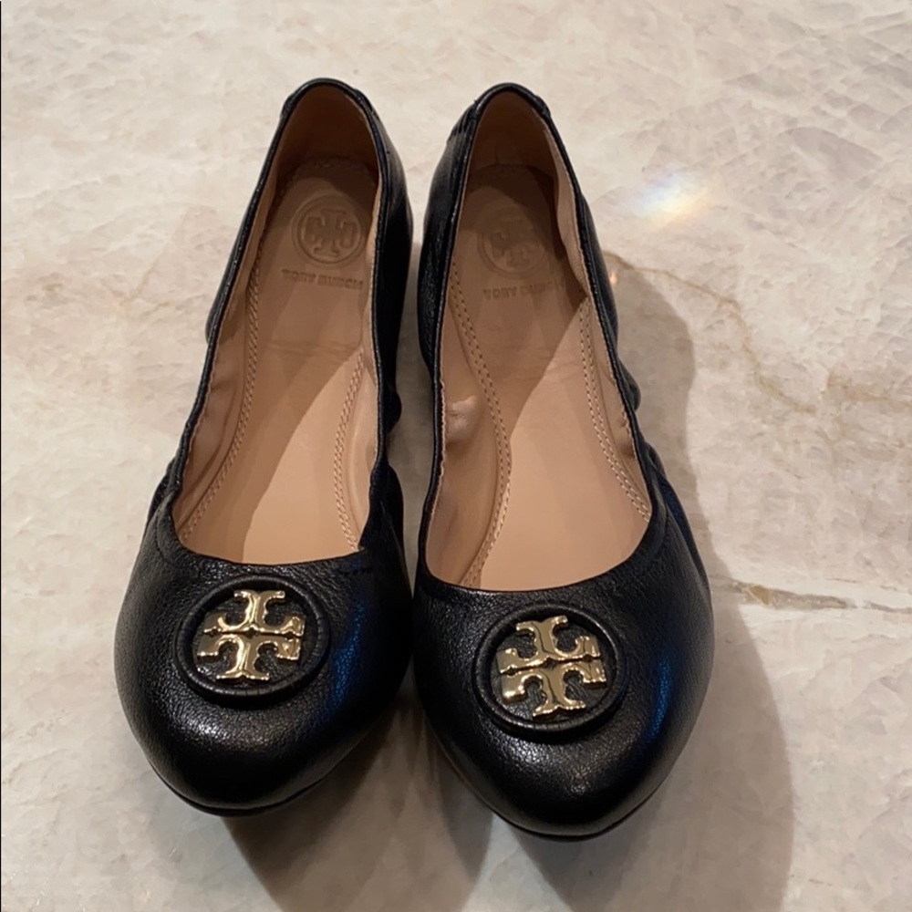 NWOT Tory Burch black leather logo flats